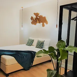 Airport Earth - Self Check-in Apartment