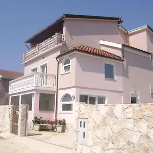 apartment-nada-banjole.in-istria.net/