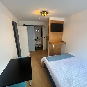 Teddington Little Gem Apartment London