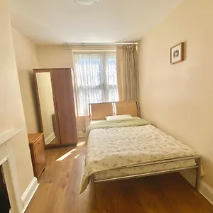 Separate By The Thames Homestay London