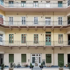 Cozy Boho Apartment, Super Central, Parliament, Netflix Apartment Budapest