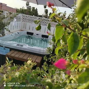 https://chez-jrme-et-pamela-chambre-lagon.marrakeshhotelsmorocco.com